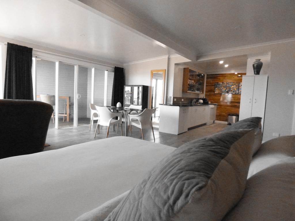 Arthouse Beachfront Accommodation Емеральд-Біч Екстер'єр фото